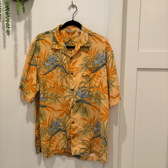 Tommy Bahama 100% Silk Mens Hawaiian Tropical Short Sleeve Button Down Medium - Picture 1 of 8